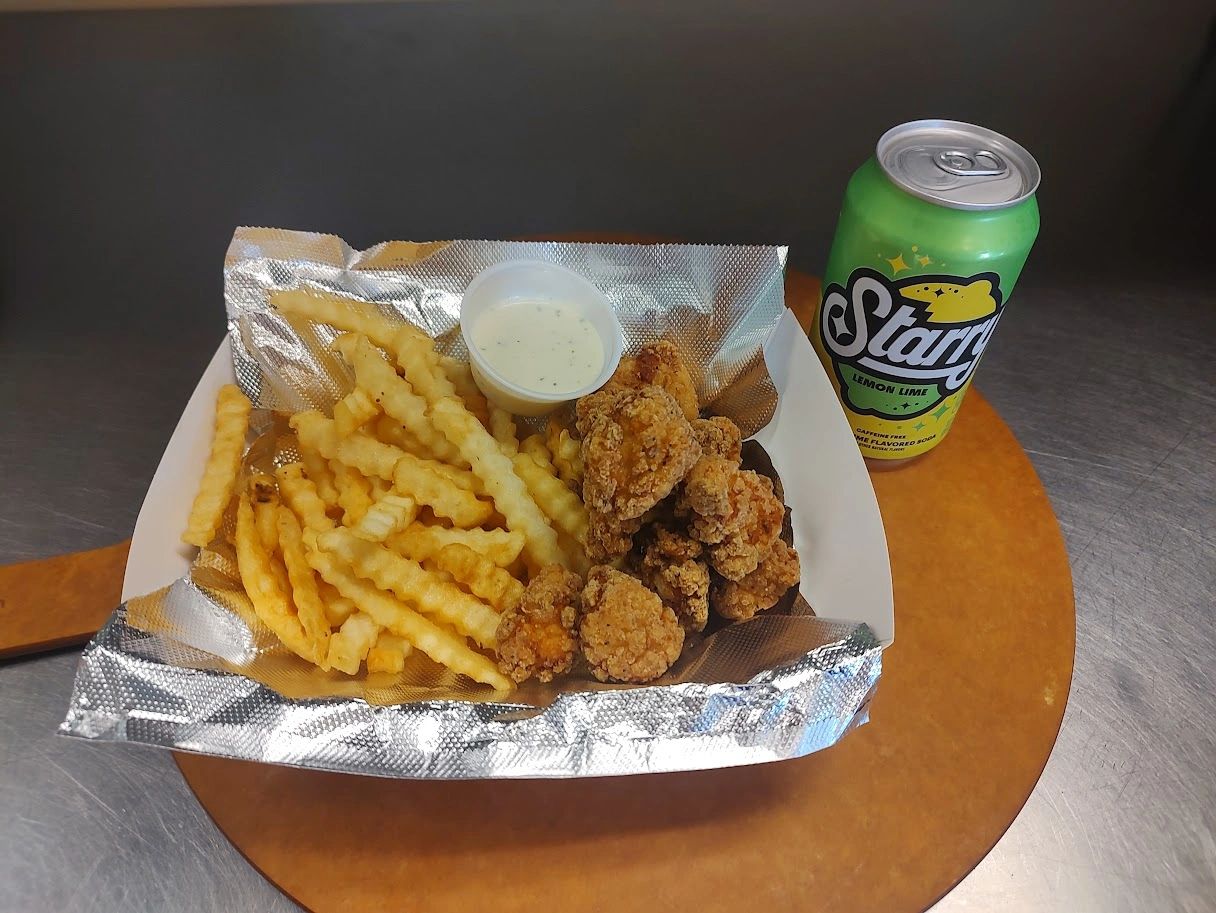 Chicken wings with dipping sauce