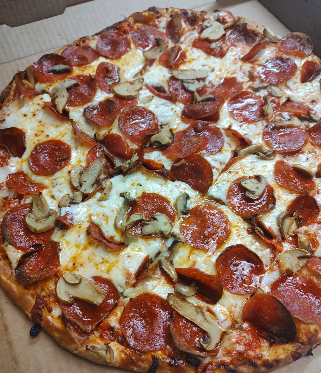 Pizza with mushrooms and pepperoni